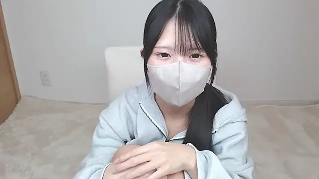 Snapshot of yuna_rin chatting on 10.19.25 yuna rin online show from 10.19.25