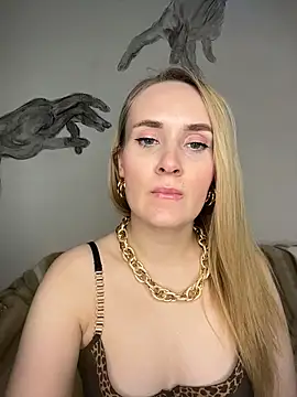 Snapshot of KiraBerht chatting on 03.17.26 KiraBerht online show from 03.17.26