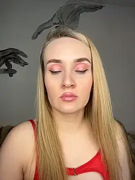 Snapshot of KiraBerht chatting on 03.21.26 KiraBerht online show from 03.21.26