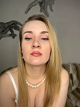 Snapshot of KiraBerht chatting on 03.25.26 KiraBerht online show from 03.25.26