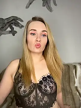 Snapshot of KiraBerht chatting on 03.26.26 KiraBerht online show from 03.26.26