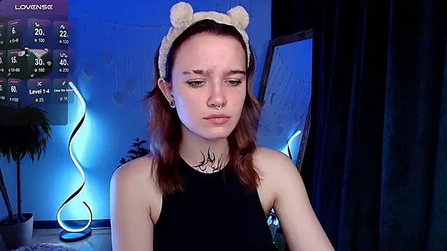 Snapshot of Elastikiss chatting on 09.19.25 Elastikiss online show from 09.19.25