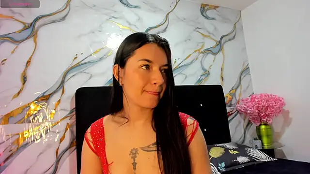 Snapshot of RoxanaBorns_ chatting on 06.27.26 RoxanaBorns online show from 06.27.26