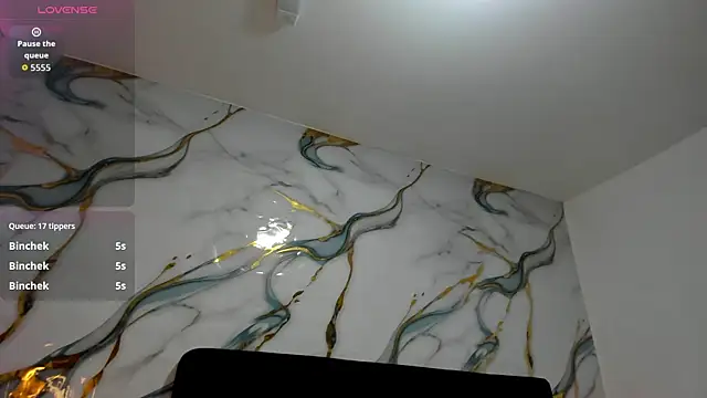 Snapshot of RoxanaBorns_ chatting on 07.28.26 RoxanaBorns online show from 07.28.26