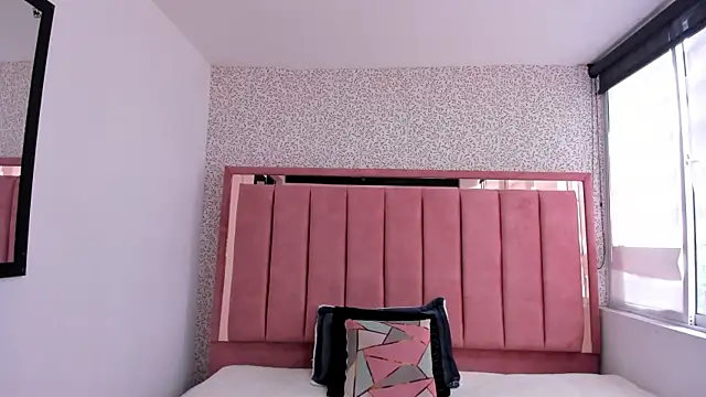 Hanna Lee   online show from 10.28.25