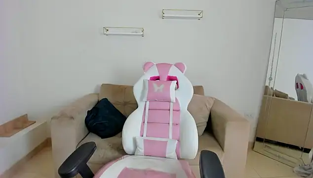 april smiith online show from 01.10.26