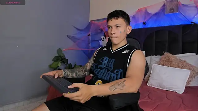 Thomas moon online show from 10.16.25