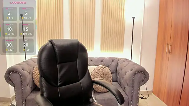 Karliie kloss  online show from 07.04.26