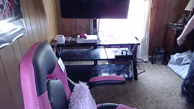 vanessraine online show from 02.04.26