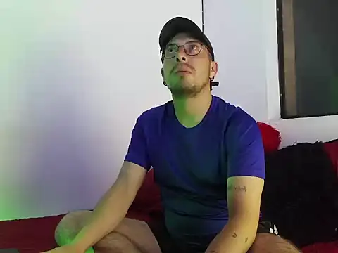 Snapshot of Letorres96 chatting on 04.10.26 Letorres96 online show from 04.10.26