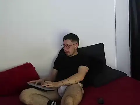 Snapshot of Letorres96 chatting on 04.11.26 Letorres96 online show from 04.11.26