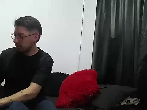 Snapshot of Letorres96 chatting on 04.13.26 Letorres96 online show from 04.13.26