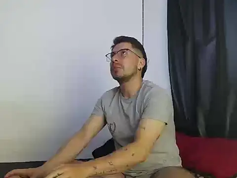 Snapshot of Letorres96 chatting on 04.14.26 Letorres96 online show from 04.14.26