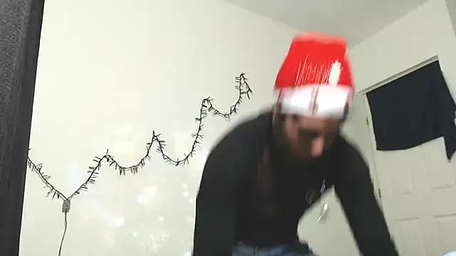 Snapshot of Penelope77 chatting on 12.18.25 Penelope77 online show from 12.18.25