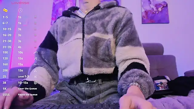 Snapshot of SebastianHilton chatting on 02.22.26 SebastianHilton online show from 02.22.26