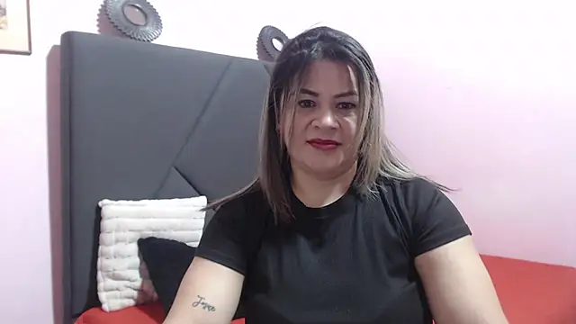 pamela echeverria online show from 11.11.25
