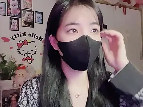 keelinnn19 online show from 10.26.25