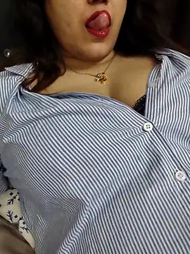 Suhana Darling online show from 03.14.26