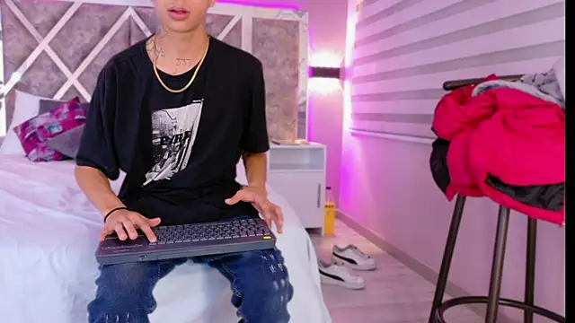 NickandAbby  online show from 04.24.26