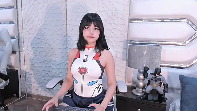 Snapshot of TatiLee chatting on 12.20.25 TatiLee online show from 12.20.25