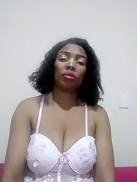 Snapshot of SEXYMOANSXX chatting on 09.29.25 SEXYMOANSXX online show from 09.29.25