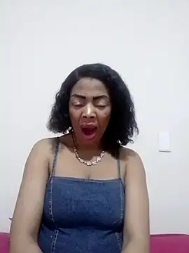 Snapshot of SEXYMOANSXX chatting on 09.30.25 SEXYMOANSXX online show from 09.30.25