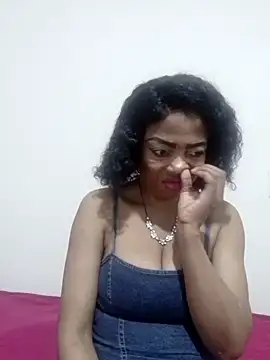 Snapshot of SEXYMOANSXX chatting on 10.02.25 SEXYMOANSXX online show from 10.02.25