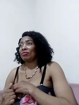 Snapshot of SEXYMOANSXX chatting on 10.04.25 SEXYMOANSXX online show from 10.04.25