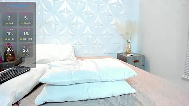 salem cute online show from 04.25.26