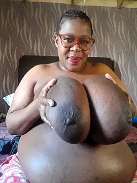 Snapshot of BoobsQueen46K chatting on 06.10.26 BoobsQueen46K online show from 06.10.26