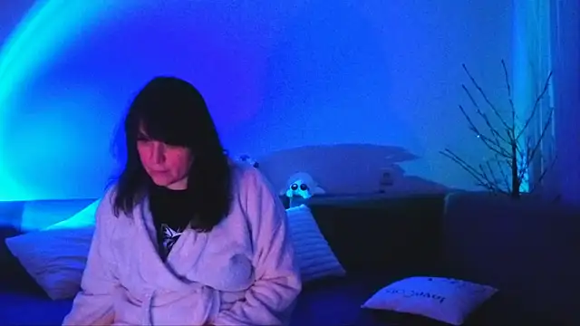 Bella Hillss online show from 02.09.26