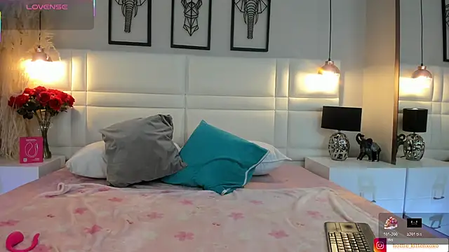 Viollet xoxo online show from 10.27.25