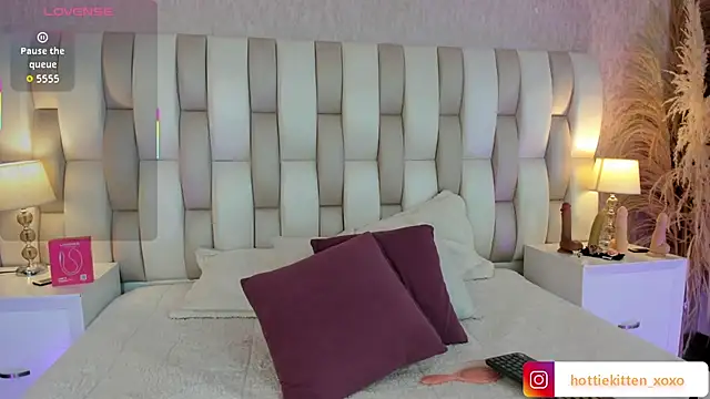 Viollet xoxo online show from 02.04.26