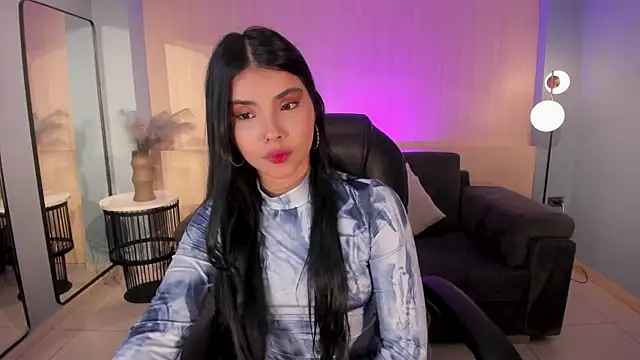 MiaLaurence online show from 10.25.25