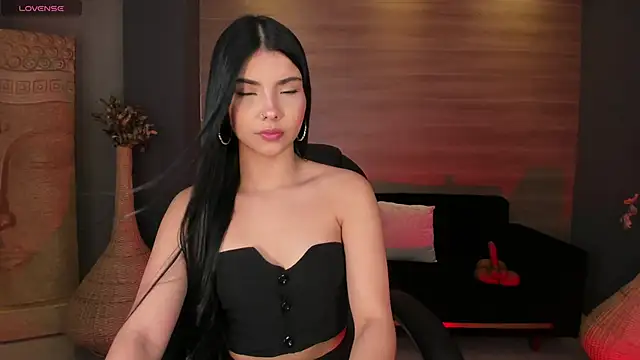 MiaLaurence online show from 02.21.26