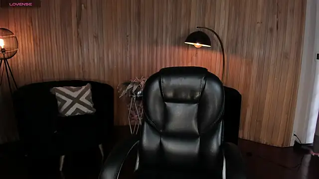 Snapshot of MiaLaurence chatting on 06.05.26 MiaLaurence online show from 06.05.26