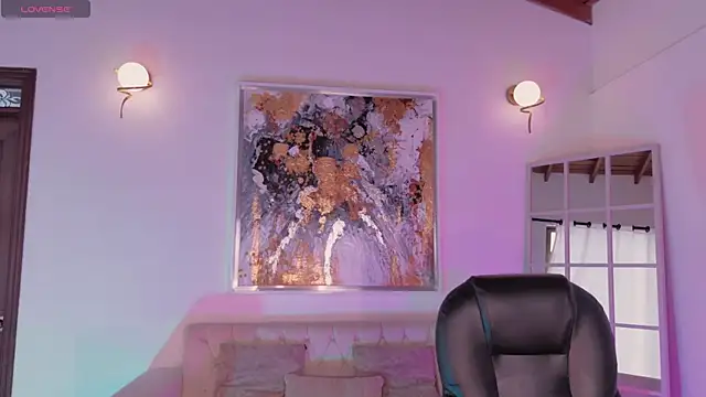 Snapshot of MiaLaurence chatting on 06.19.26 MiaLaurence online show from 06.19.26