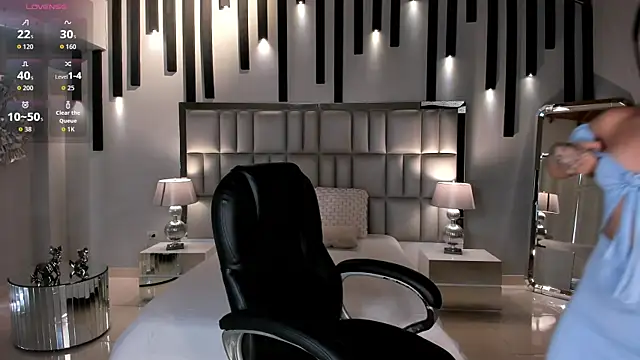 MiaLaurence online show from 06.22.26