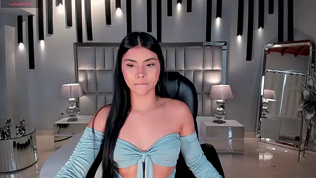MiaLaurence online show from 06.24.26