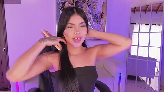 MiaLaurence online show from 06.27.26