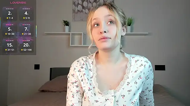 Julliakoill online show from 10.30.25