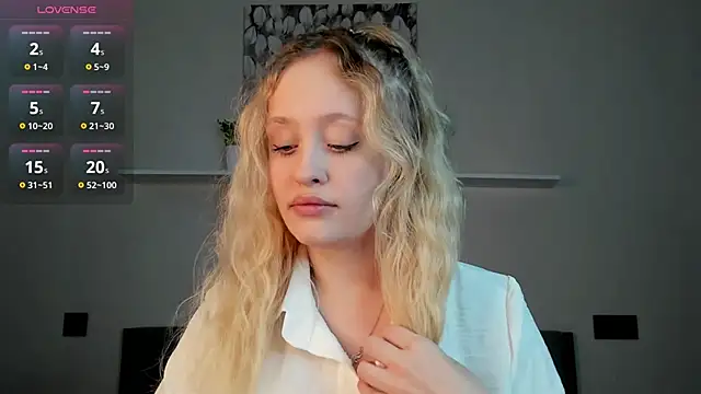 Julliakoill online show from 11.19.25