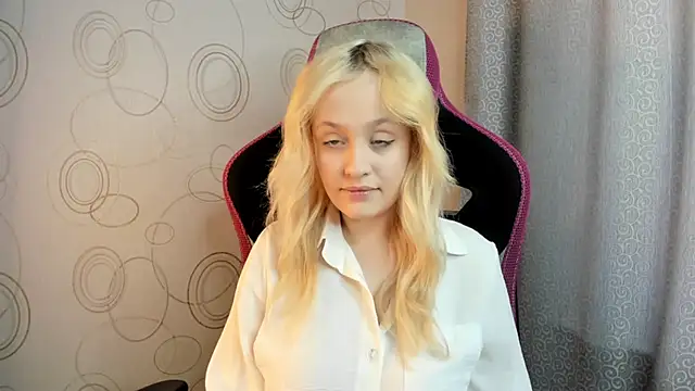 Julliakoill online show from 02.10.26