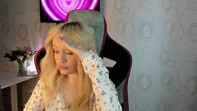 Julliakoill online show from 02.13.26