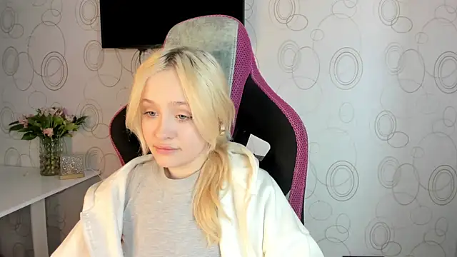 Julliakoill online show from 02.15.26