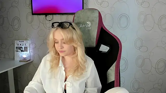 Julliakoill online show from 03.03.26