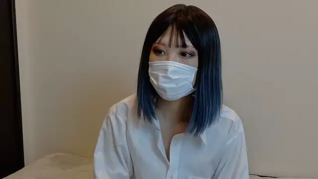 sarina at online show from 09.30.25