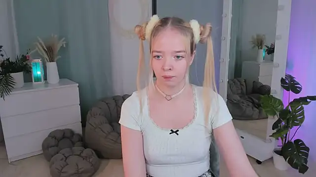 BellaMontgomery online show from 11.30.25