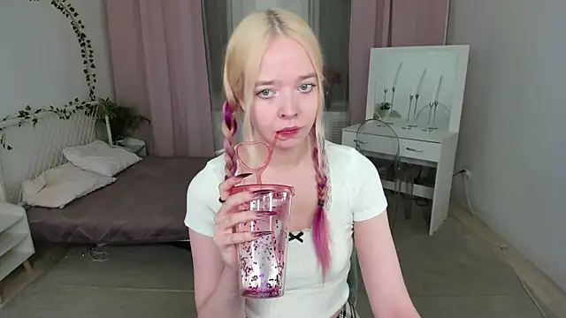 BellaMontgomery online show from 01.15.26