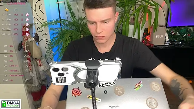 Snapshot of holy_eggs_02 chatting on 12.19.25 holy eggs 02 online show from 12.19.25